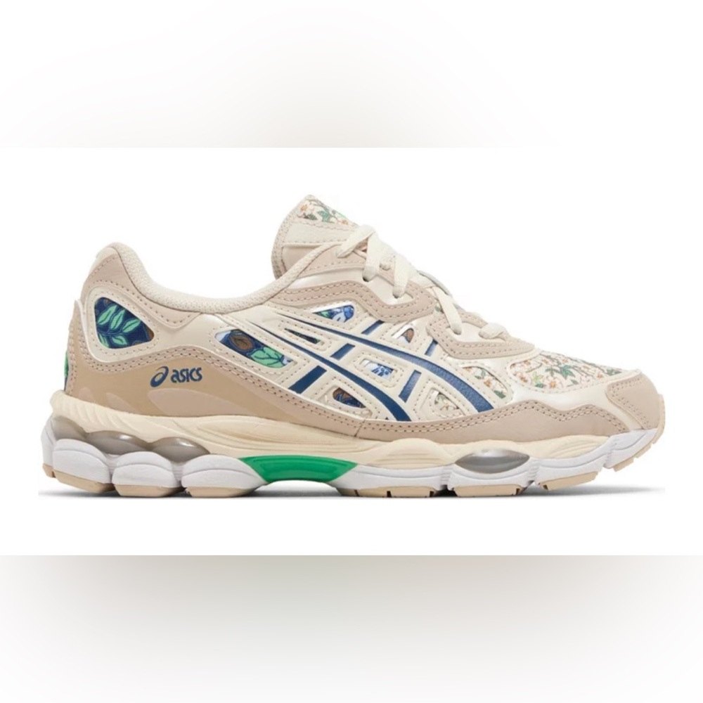 Brand new never worn women’s ASICS Gel NYC size 8.5